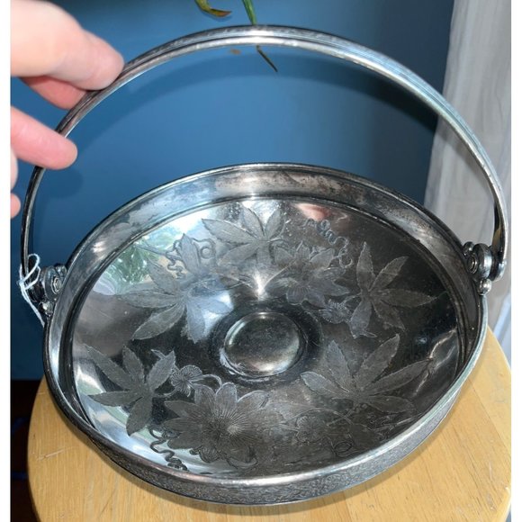 Meriden Silver Plate Etched Wedding Basket 9" Heavy Vintage Ornate Bowl - Picture 2 of 9
